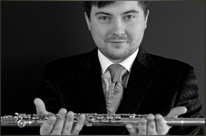 Lukasz Dlugosz holding flute