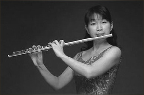 Yumiko Sakuma playing flute